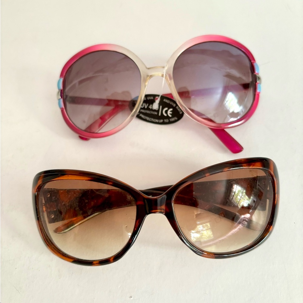 Bundle of two sunglasses